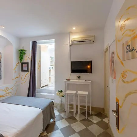 Hotel La Casa De La Favorita 2*